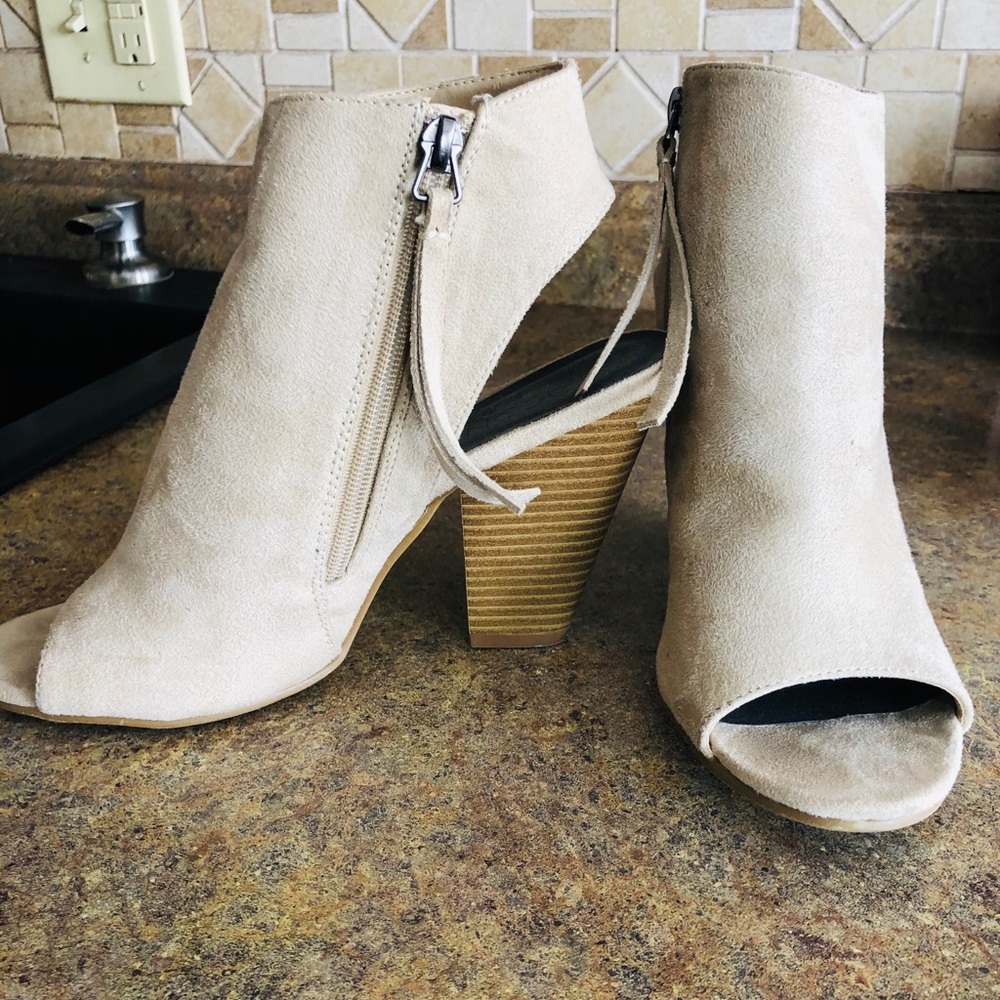 Women’s shoes